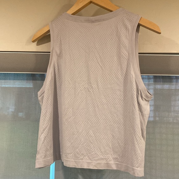 Lululemon breeze by muscle crop tank top silver lilac size 10 - Picture 4 of 4
